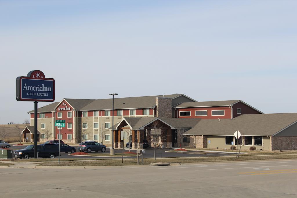 Americinn By Wyndham Cedar Rapids Airport Exterior photo